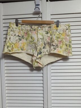 "Insight" Floral Women's Jean Shorts - Yellow & Pink